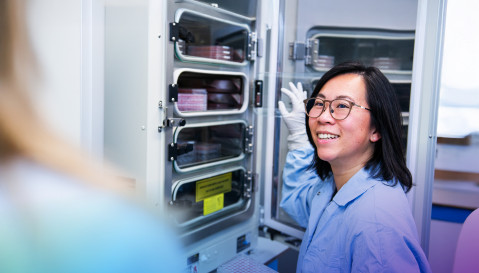 ProQR employee at work at the laboratory